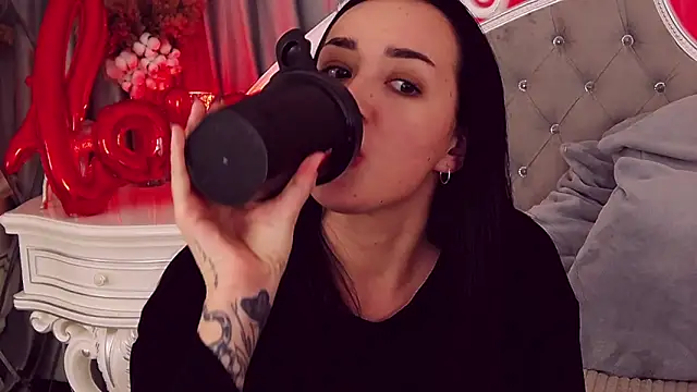 KimKhallifa online show from February 2025 02:12:01 PM