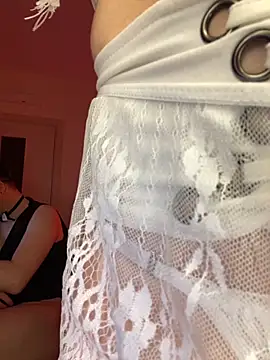 Snapshot of SOFYandMIKE chatting on October 2025 07:33:02 PM SOFYandMIKE online show from October 2025 07:33:02 PM