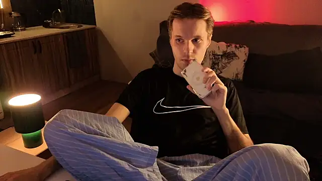 Leonnextdoor online show from February 2026 07:09:02 PM