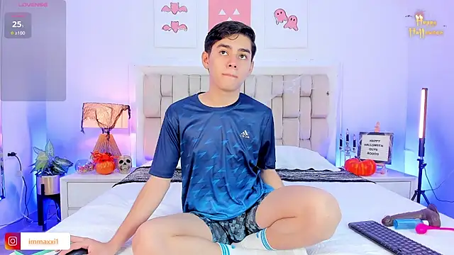 Maxi little online show from October 2025 09:04:02 PM