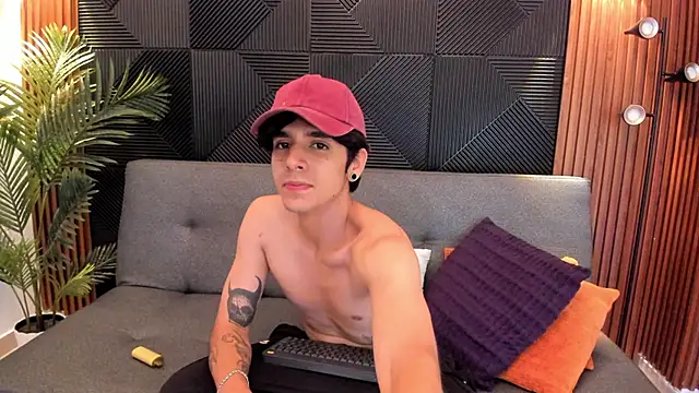 Snapshot of saul_novak chatting on January 2025 11:49:02 PM saul novak online show from January 2025 11:49:02 PM