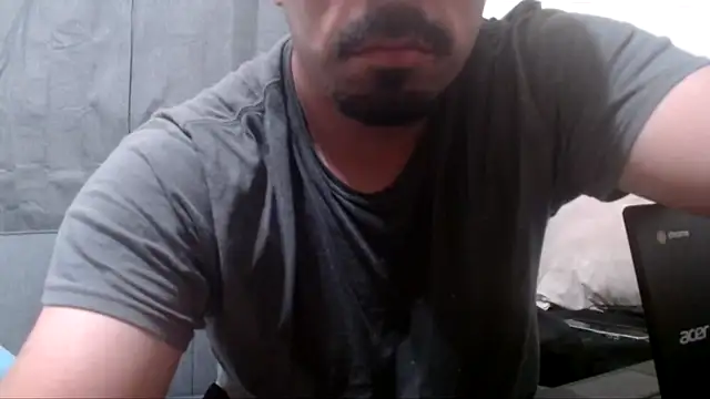 Snapshot of k1oudE chatting on April 2026 10:33:02 PM k1oudE online show from April 2026 10:33:02 PM