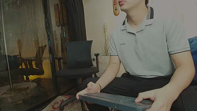 Snapshot of MarcoVitto chatting on October 2025 11:30:01 AM MarcoVitto online show from October 2025 11:30:01 AM