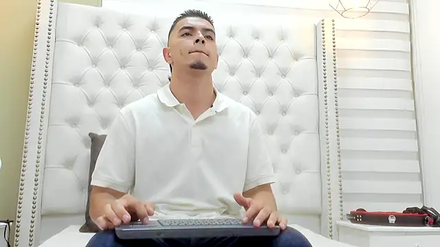 DAVID VICTORIAA online show from September 2025 03:51:01 AM