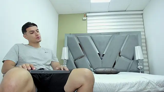DAVID VICTORIAA online show from July 2026 01:06:02 PM