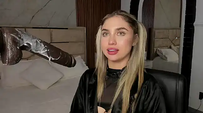 EmiilyHendriixx online show from January 2025 05:10:01 AM