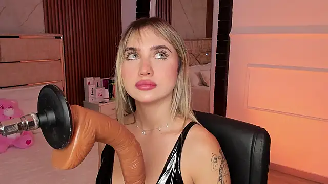 EmiilyHendriixx online show from February 2025 11:04:02 PM