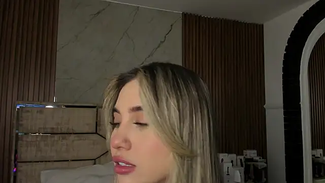 EmiilyHendriixx online show from February 2025 09:04:02 PM