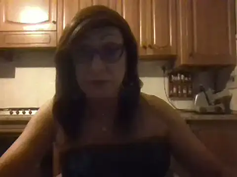 Snapshot of Tiabet chatting on September 2025 08:45:01 PM Tiabet online show from September 2025 08:45:01 PM