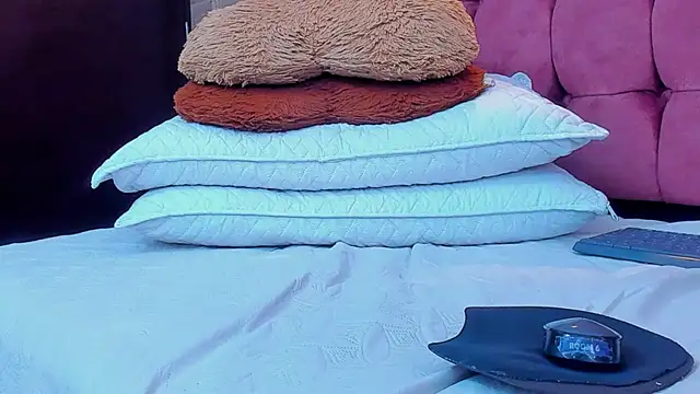 Annie kurt  online show from December 2024 09:53:02 AM