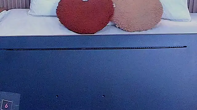 Annie kurt  online show from October 2025 08:50:01 PM