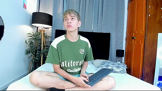 Snapshot of Brian-Ausslos chatting on January 2025 04:39:01 AM Brian-Ausslos online show from January 2025 04:39:01 AM