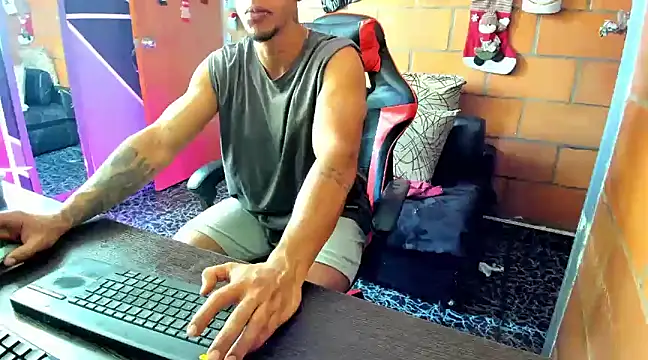 Adam Valenciia online show from January 2025 06:31:01 PM