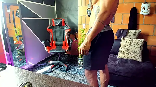 Adam Valenciia online show from March 2025 07:02:01 PM