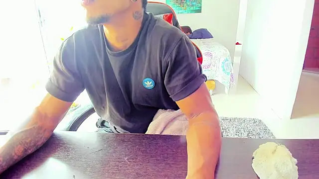 Adam Valenciia online show from September 2025 05:18:01 PM