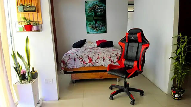 Adam Valenciia online show from November 2025 04:19:01 PM