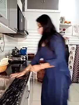 Snapshot of Best-Couple chatting on January 2025 08:13:02 AM Best-Couple online show from January 2025 08:13:02 AM