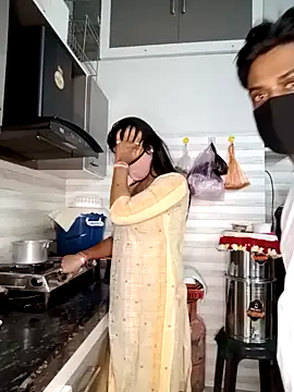 Snapshot of Best-Couple chatting on January 2025 10:40:01 AM Best-Couple online show from January 2025 10:40:01 AM