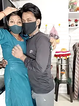 Snapshot of Best-Couple chatting on February 2025 05:25:01 AM Best-Couple online show from February 2025 05:25:01 AM