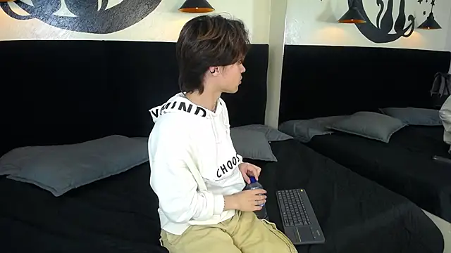 Snapshot of CollinStone chatting on February 2025 08:40:01 PM CollinStone online show from February 2025 08:40:01 PM