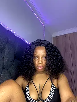 Thando04 online show from October 2025 06:19:02 PM