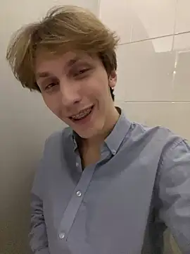 Snapshot of Adrian_Di chatting on December 2024 04:08:02 PM Adrian Di online show from December 2024 04:08:02 PM