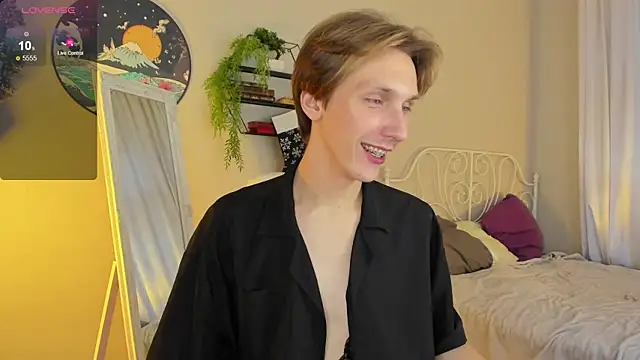 Snapshot of Adrian_Di chatting on January 2025 12:24:02 PM Adrian Di online show from January 2025 12:24:02 PM