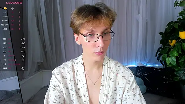 Snapshot of Adrian_Di chatting on January 2025 04:24:01 PM Adrian Di online show from January 2025 04:24:01 PM