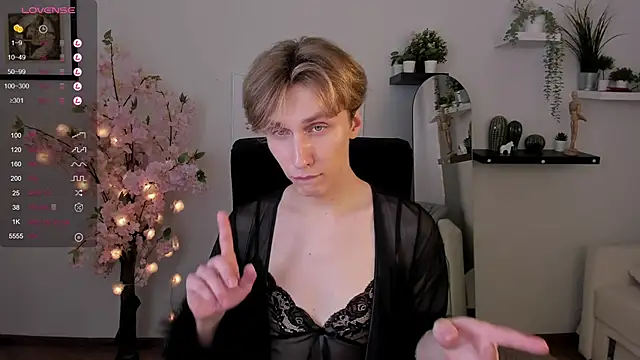 Snapshot of Adrian_Di chatting on March 2025 04:32:02 PM Adrian Di online show from March 2025 04:32:02 PM