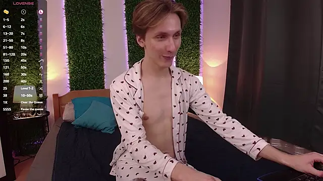 Snapshot of Adrian_Di chatting on March 2025 07:09:02 PM Adrian Di online show from March 2025 07:09:02 PM