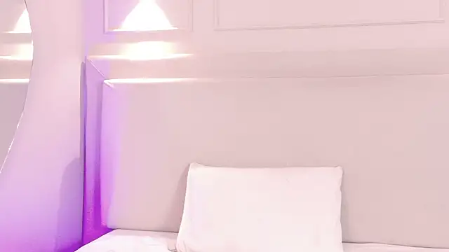 NaomiKlarc online show from April 2026 04:43:02 PM