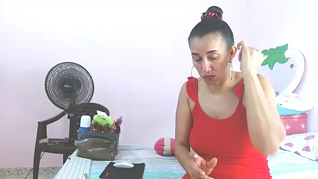 latinabueno41 online show from January 2025 05:12:02 PM