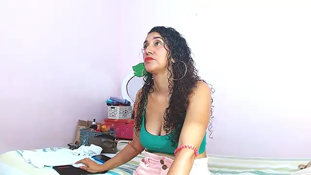 latinabueno41 online show from January 2025 04:04:01 PM