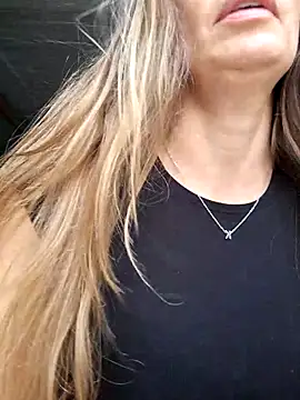 karina warthon online show from September 2025 03:01:01 PM