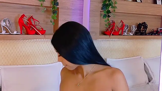 AbieHills online show from November 2025 11:57:02 AM