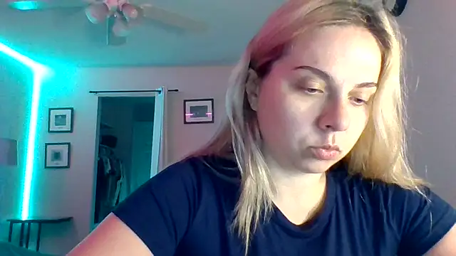 HappyIva online show from September 2025 06:37:02 AM