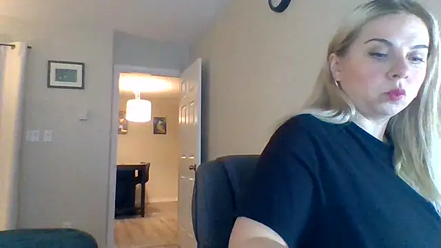 HappyIva online show from October 2025 06:19:02 PM