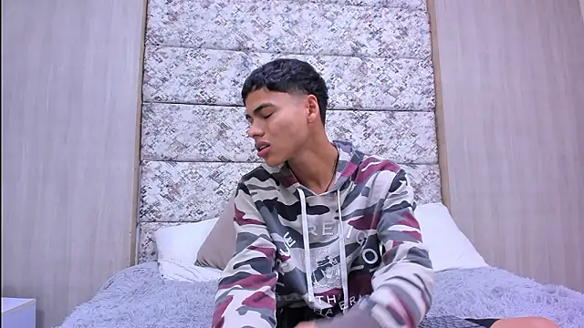 adam piarse01 online show from February 2026 10:52:01 AM