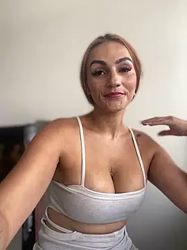 Snapshot of Samantha_bigboobs chatting on January 2025 07:40:01 PM Samantha bigboobs online show from January 2025 07:40:01 PM