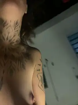 Snapshot of Izy_cute_ chatting on February 2025 04:37:01 AM Izy cute online show from February 2025 04:37:01 AM