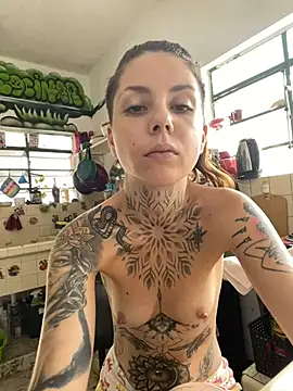 Snapshot of Izy_cute_ chatting on February 2025 07:52:01 PM Izy cute online show from February 2025 07:52:01 PM