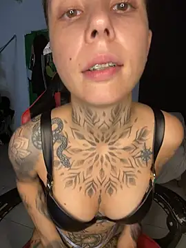 Snapshot of Izy_cute_ chatting on February 2025 06:30:01 PM Izy cute online show from February 2025 06:30:01 PM