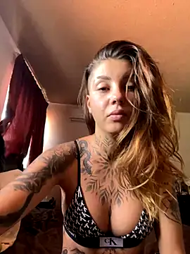 Snapshot of Izy_cute_ chatting on September 2025 06:19:02 PM Izy cute online show from September 2025 06:19:02 PM