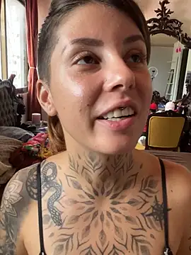 Snapshot of Izy_cute_ chatting on October 2025 07:33:01 PM Izy cute online show from October 2025 07:33:01 PM