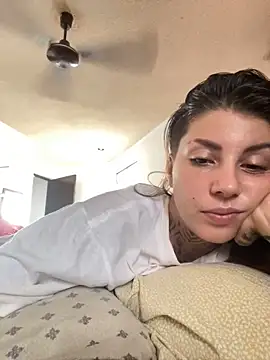 Snapshot of Izy_cute_ chatting on October 2025 06:06:01 PM Izy cute online show from October 2025 06:06:01 PM