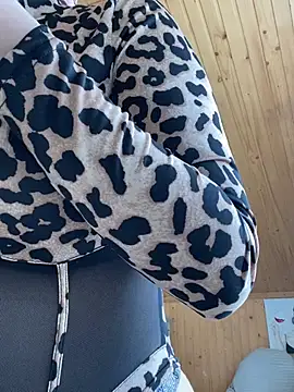 mewKate online show from March 2026 01:52:01 PM