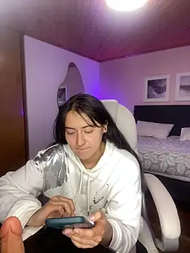 Camila pinkk online show from March 2025 05:22:01 PM