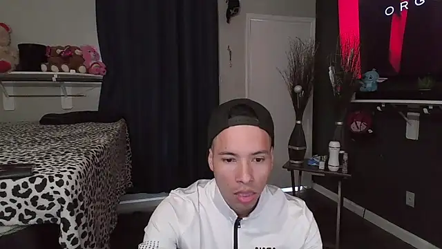 azzel19 online show from January 2025 08:18:01 PM