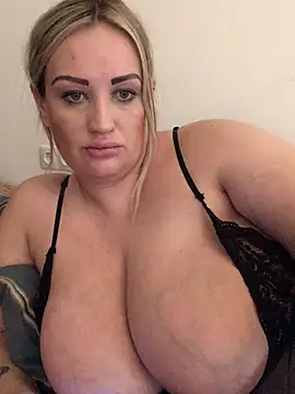 Snapshot of VikiiStoun chatting on March 2025 02:10:02 PM VikiiStoun online show from March 2025 02:10:02 PM