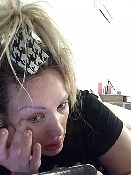 Snapshot of VikiiStoun chatting on March 2025 12:09:02 PM VikiiStoun online show from March 2025 12:09:02 PM